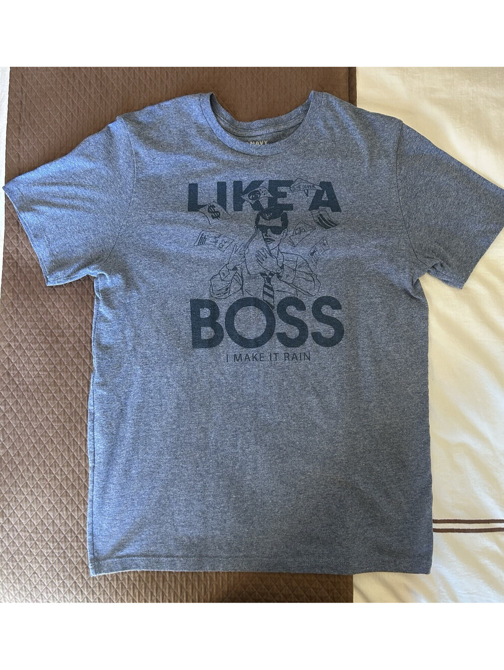 Old Navy Graphic T-Shirt “Like a Boss I Make It Rain”, Men’s Medium, Blue-Gray